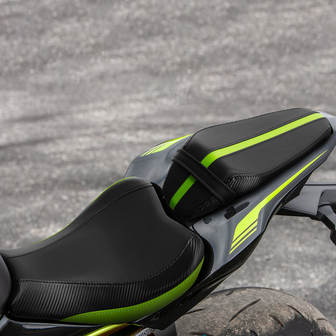 RX04-07-GN TWO-PIECE 2-UP SEAT KAWASAKI Z900 2017-UP