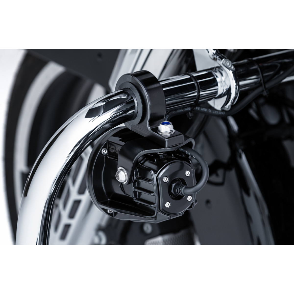 Ciro #45019 - Spotlight w/ Engine Guard Mount - Black