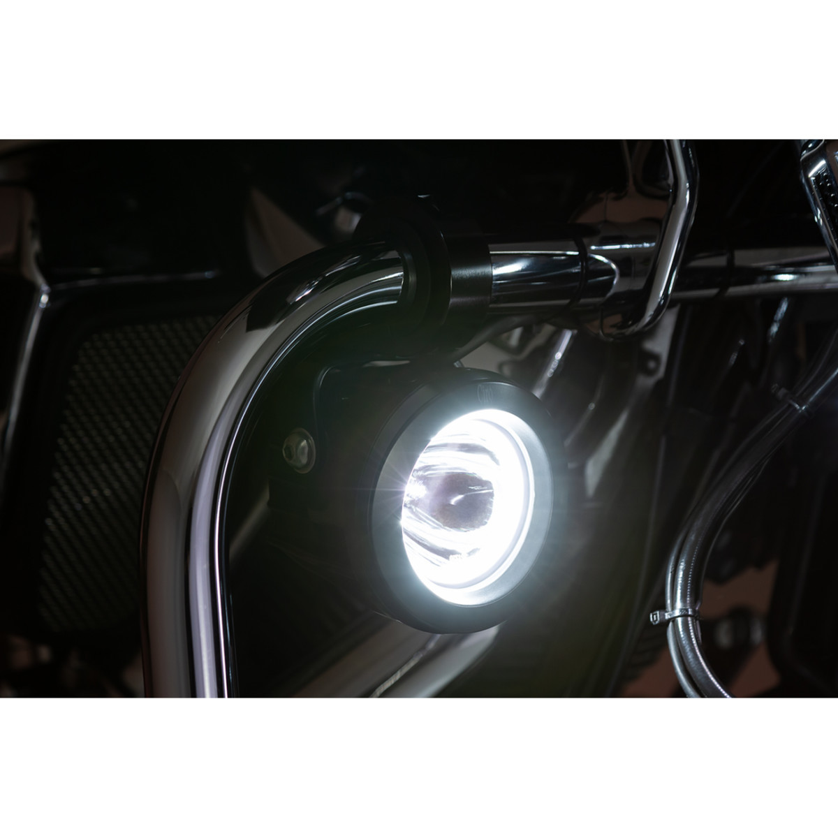 Ciro #45019 - Spotlight w/ Engine Guard Mount - Black