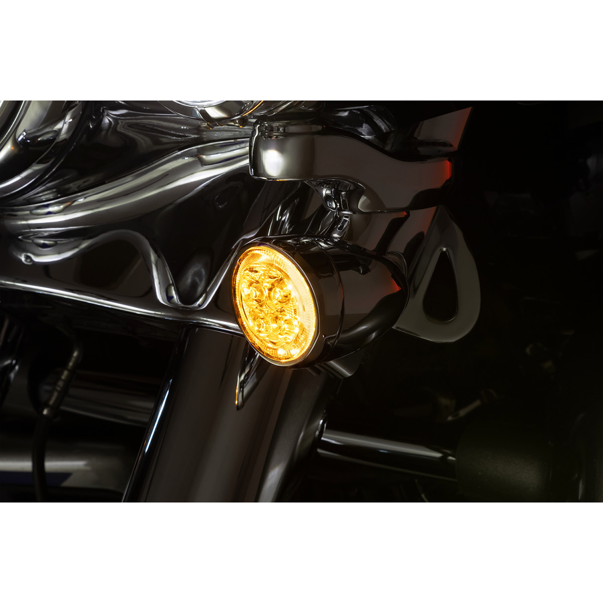 Ciro #45403 - Turn Signal Insert - Front - Chrome/Clear
