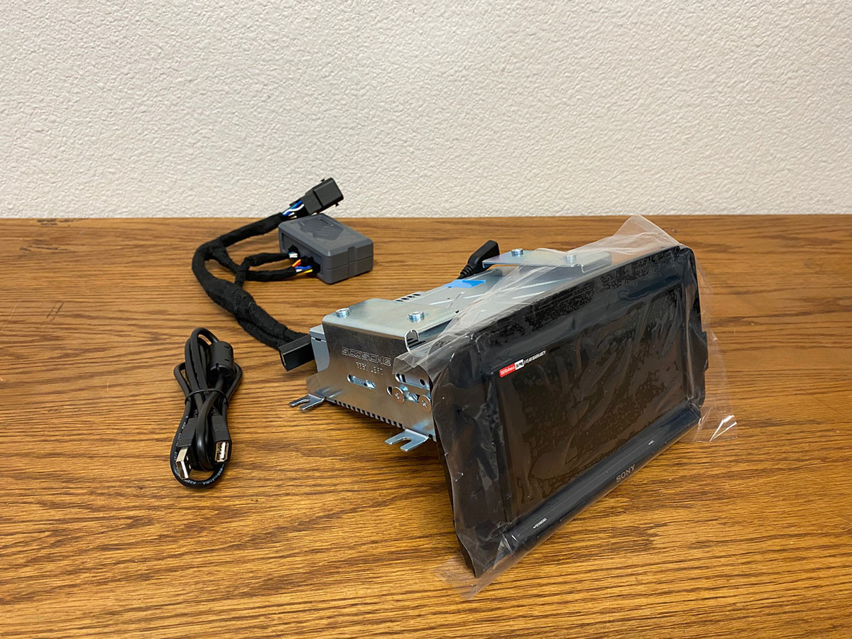Sony XAV-AX7000 *PRE-WIRED* with Scosche HD14UDDBN Harley