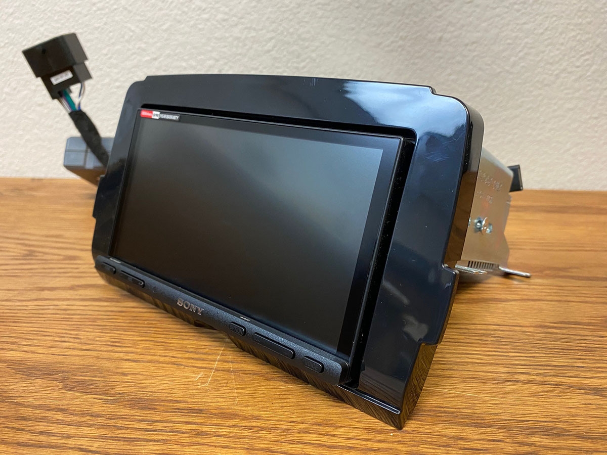 Sony XAV-AX7000 *PRE-WIRED* with Scosche HD14UDDBN Harley