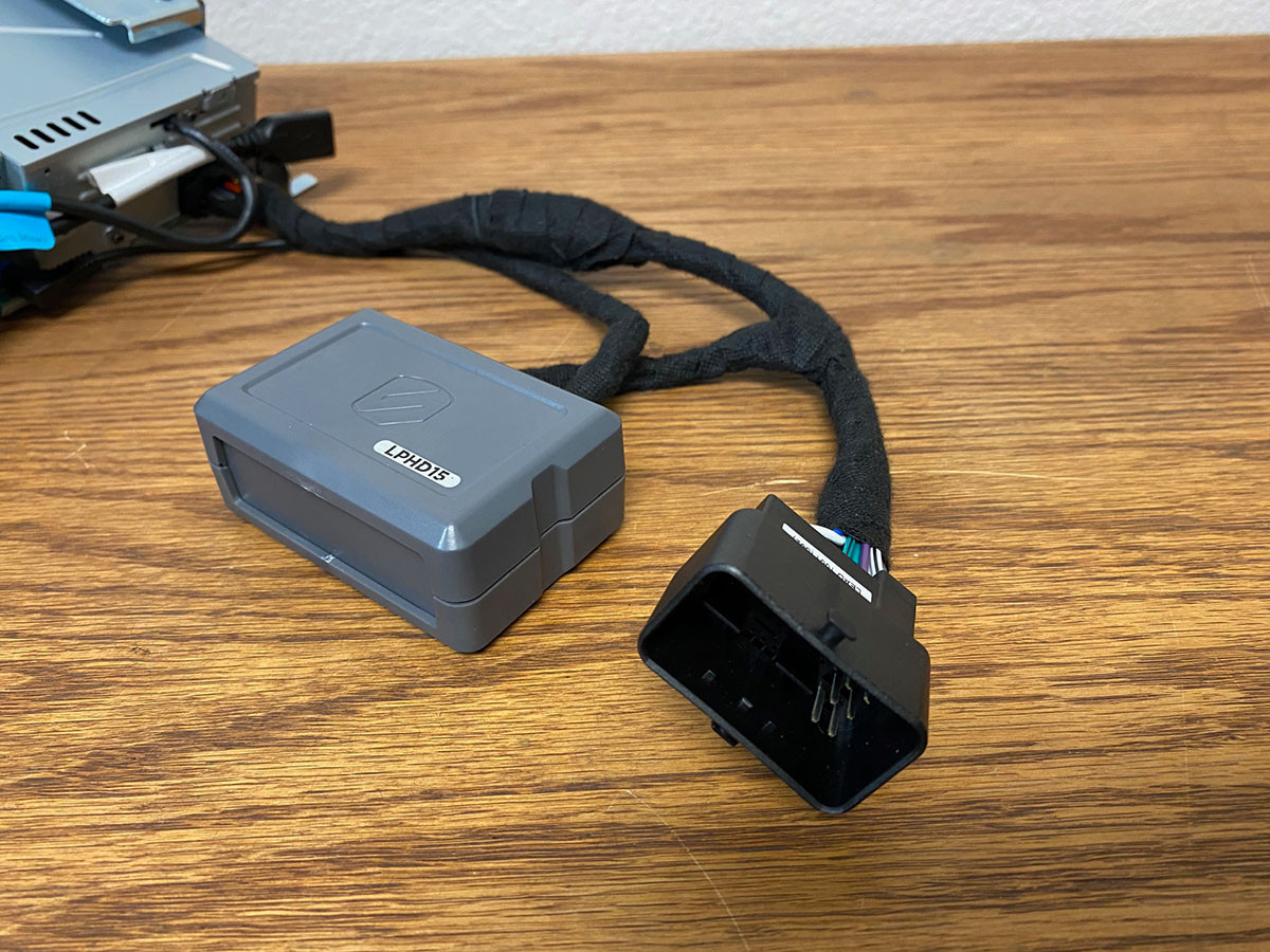 Sony XAV-AX7000 *PRE-WIRED* with Scosche HD14UDDBN Harley