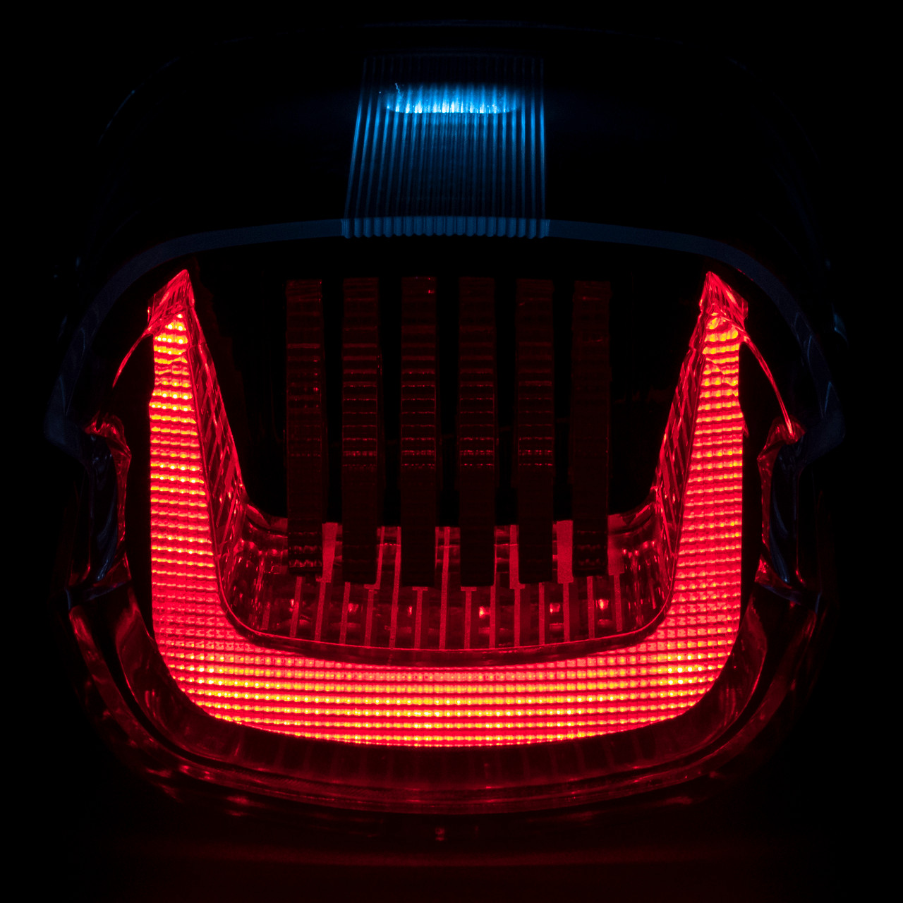 Hogworks Hogworkz® Uproar Sequential & Strobe Led Taillight w/ Plate Light | Clear