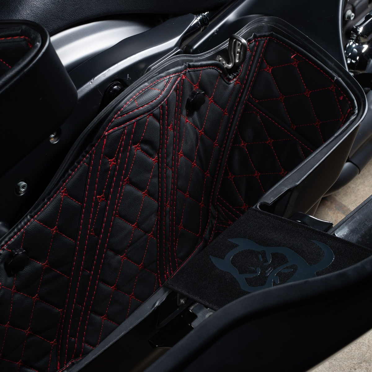 Hogworks Hogworkz® Aftermarket Stretched Saddlebag Liners '14-'25 | Black w/ Red Stitching