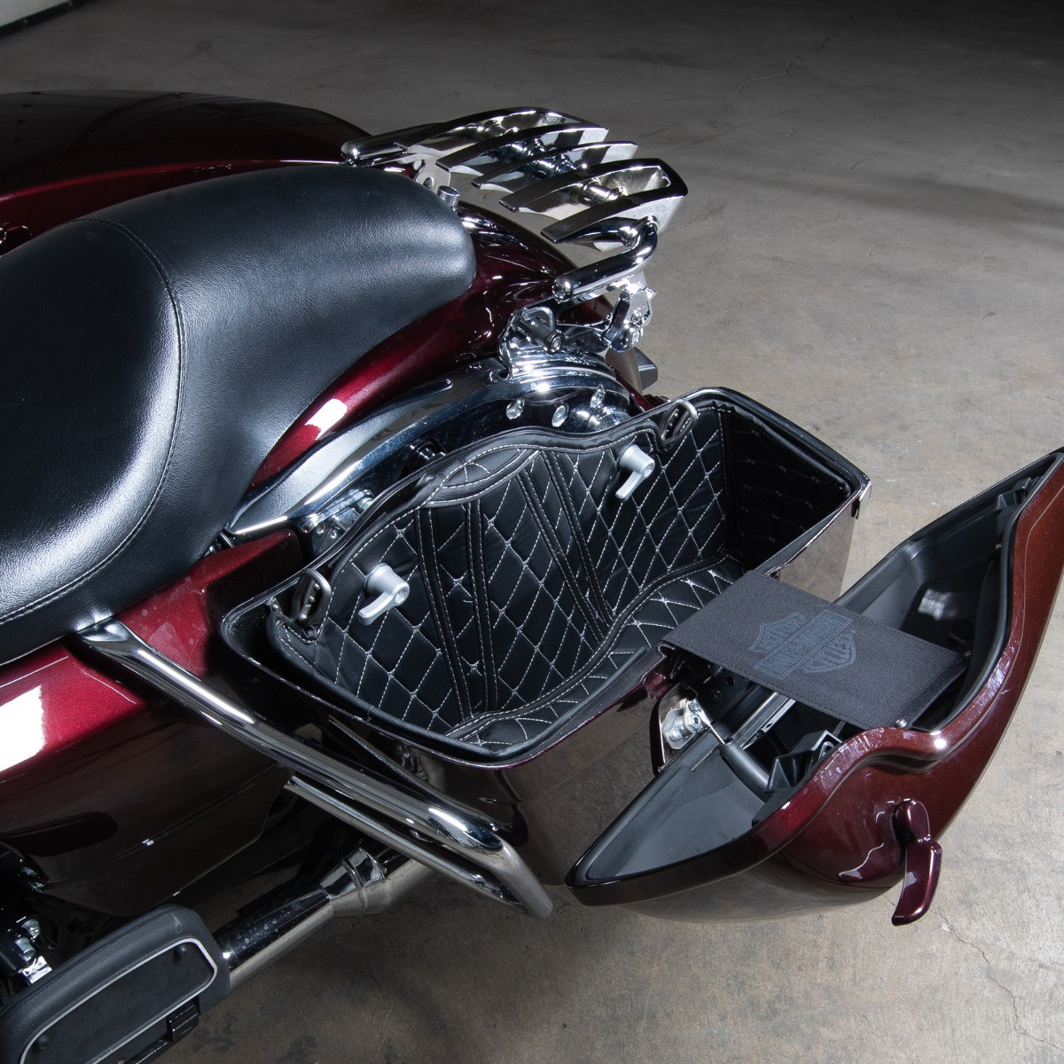 Hogworks Hogworkz® Aftermarket Stretched Saddlebag Liners '14-'25| Black w/ Black Stitching