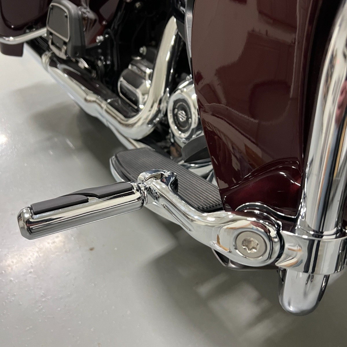 Hogworks Long Angled Adjustable Highway Foot Pegs & Clamps | Chrome