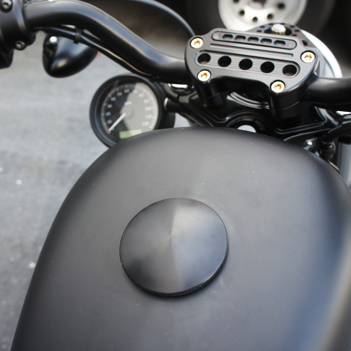Joker Machine #10-444B - Gas Cap - Knurled - Black - Harley-Davidson