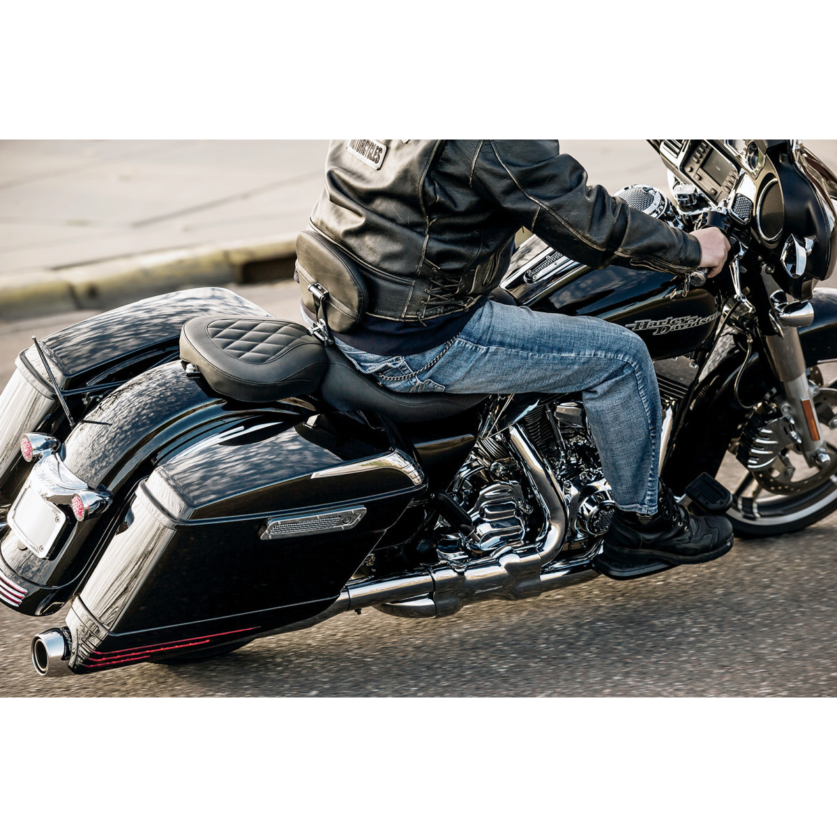 Mustang #76695 - Wide Tripper Rear Seat - Diamond - FL '97-'25