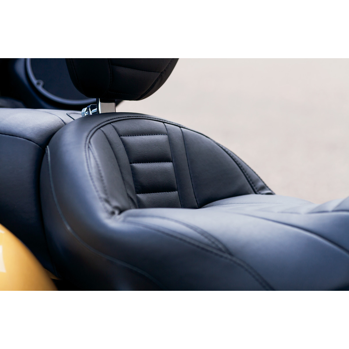 Mustang #79006 - Deluxe Touring Seat - FL '08-'25