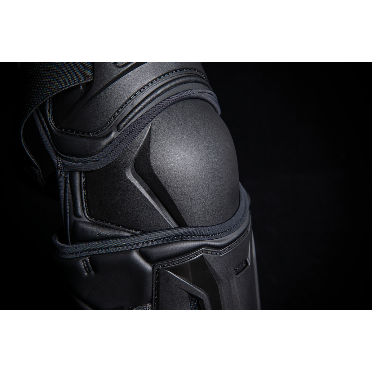 Icon - Field Armor 3™ Knees - Black - S/M