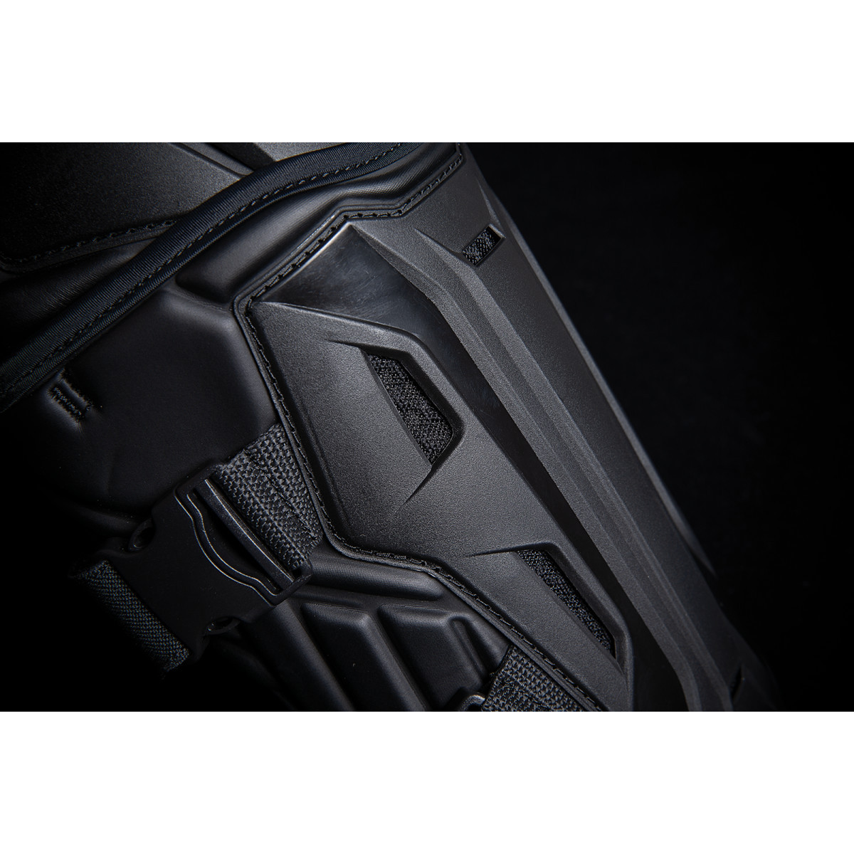 Icon - Field Armor 3™ Knees - Black - L/XL