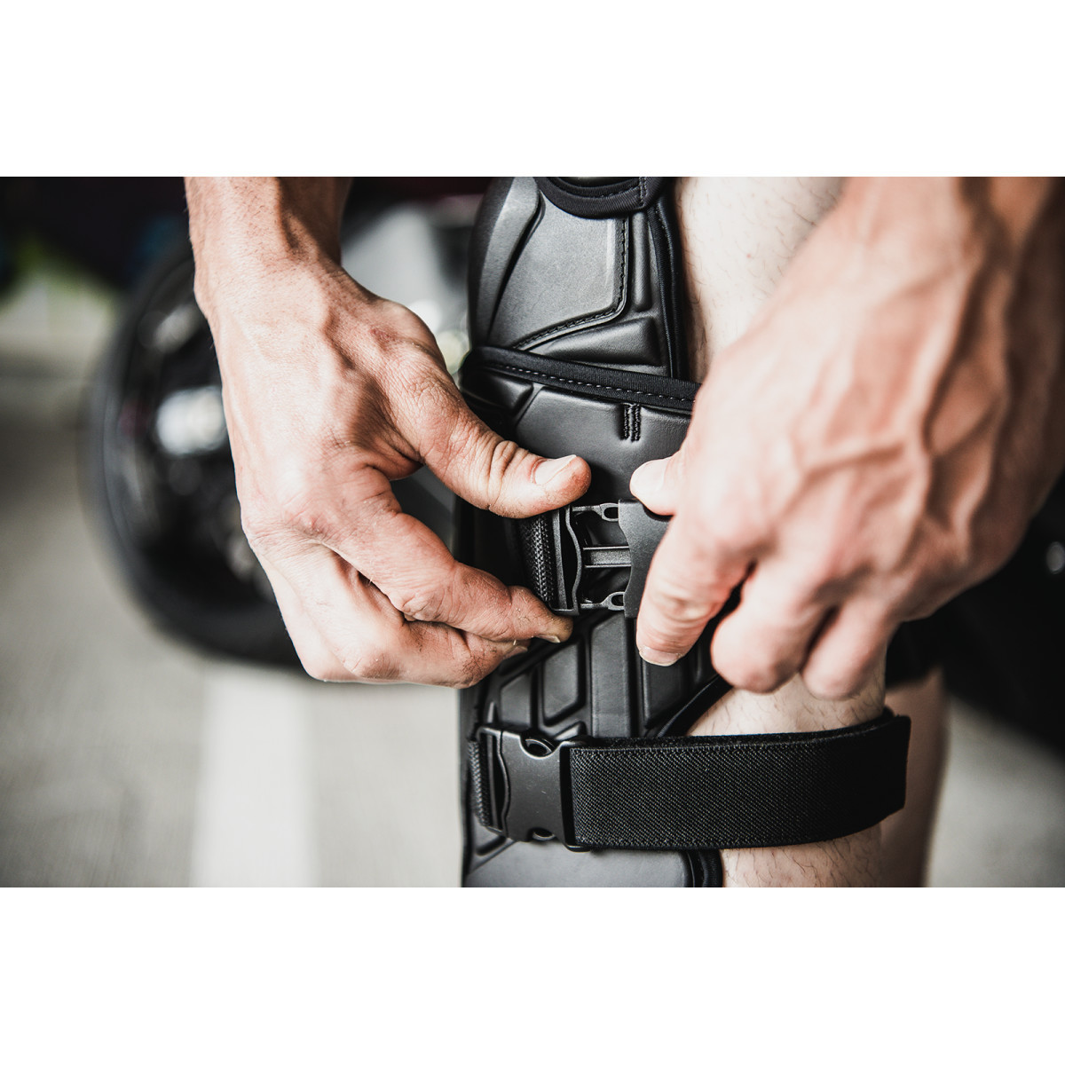 Icon - Field Armor 3™ Knees - Black - L/XL