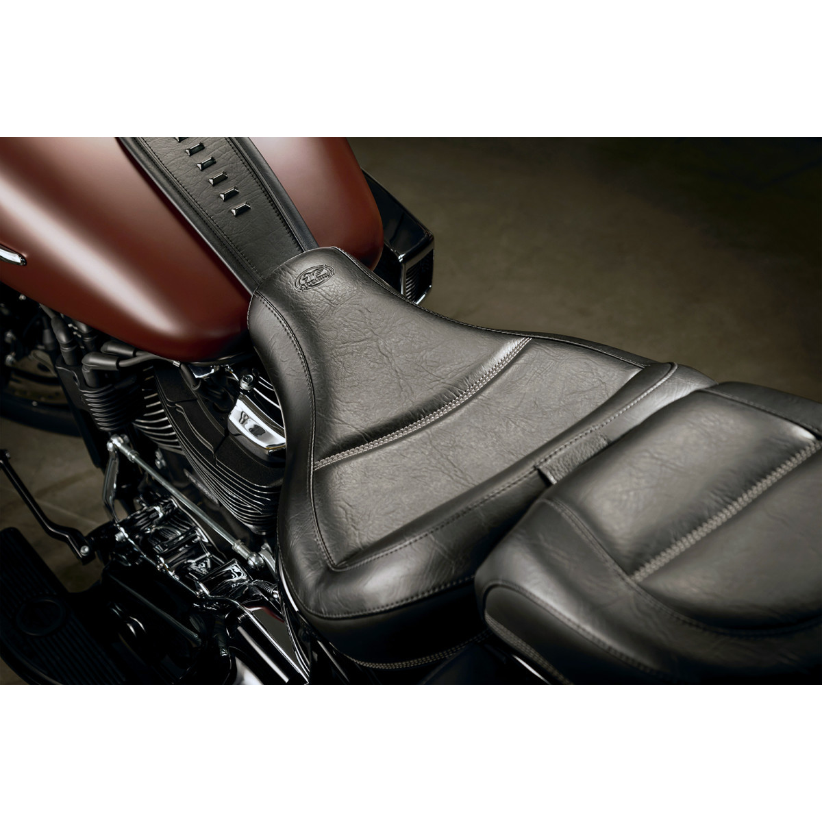 Mustang #79331 - Passenger Touring Seat - Black - Original Stitch - FLHC/FLDE