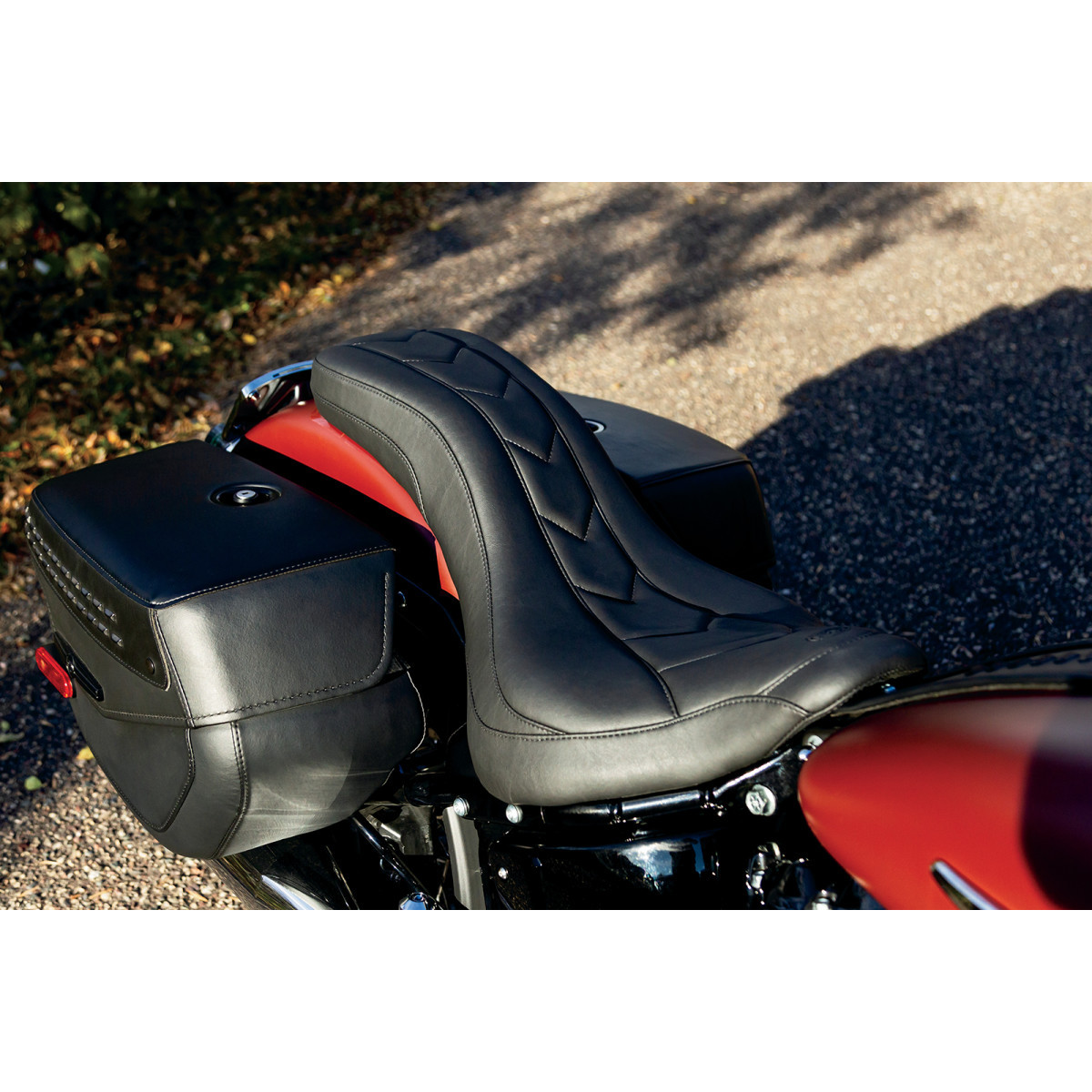 Mustang #75884 - Day Tripper Seat - FLHC/FLDE '18-'21