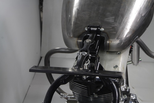 V-Twin - Black Seat T and Chrome Piston Kit