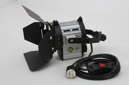Wyatt Gatling #DTW650 - DTW 300 Tungsten Light