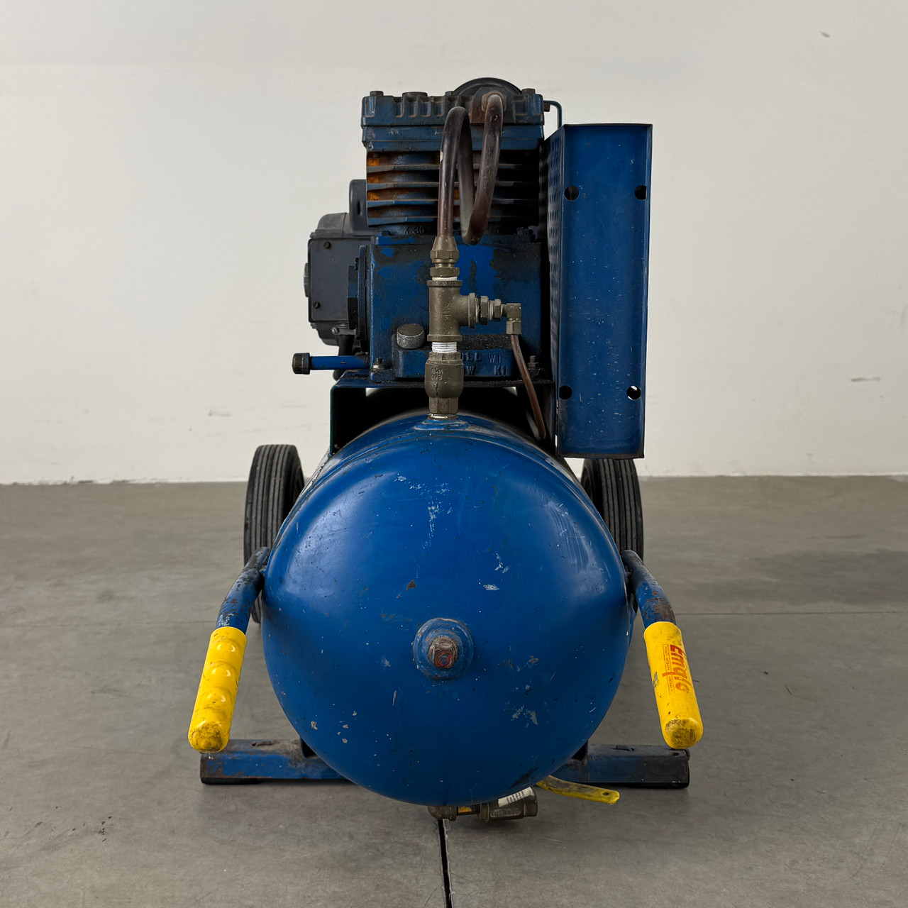 EMGLO K15A-8P AIR COMPRESSOR: 125 psi, 115v/15a/60hz, 1.5hp, 8 gal