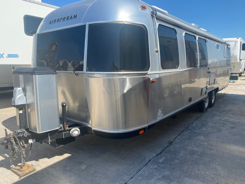 DENTON, TX:  2017 AIRSTREAM CLASSIC 30 TRAVEL TRAILER MO#33424 (Used)