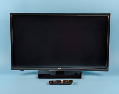 LG 32LF500B FLAT SCREEN TV: led, 720p hd, 3 hdmi, 32”, w/ stand & remote (Used)