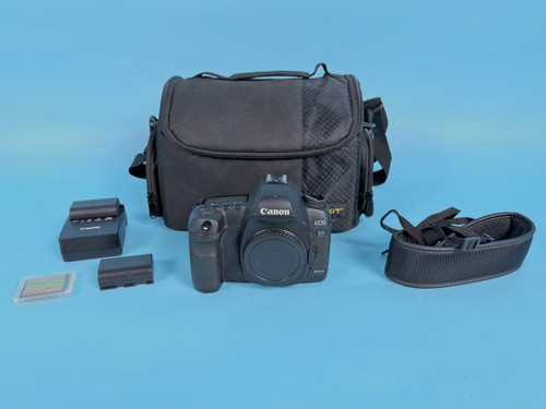 CANON EOS 5D MKII DS126201 CAMERA: cf card, batteries, plug-in charger (Used)