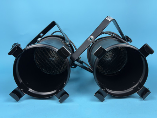 LOT OF 2 L LB SPOTLIGHT EVITON PAR64: long can spotlight, includes bulb (used)