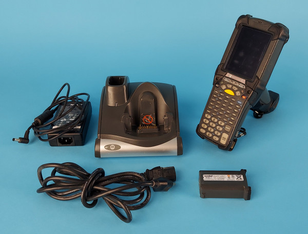 MOTOROLA MC9190 SCANNER BUNDLE: battery, charging cradle, & power cord (Used)