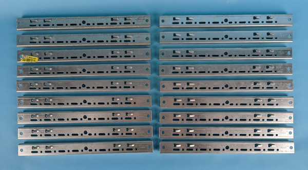 LOT OF 18 COOPER B-LINE FTB16CT FLEXTRAY TRAPEZE/CENTER HANGER: galvanized steel (Used)