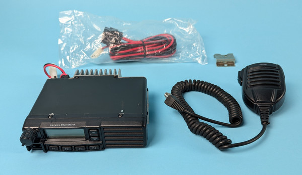 VERTEX STANDARD VX-2200-G7-25 UHF RADIO: two-way, palm mic, power cable (Used)