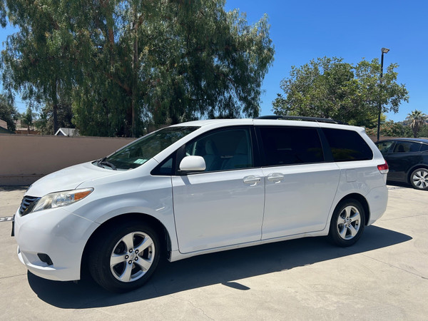 NORCO, CA: 2013 TOYOTA SIENNA MO#33957 (Used) NORCO, CA: 2013 TOYOTA SIENNA MO#33957 (Used)