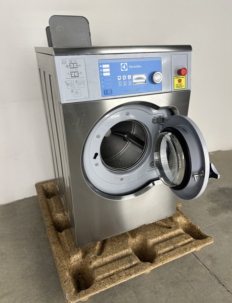 2014 ELECTROLUX W565H WASHER: model 9867620146, 11,962h (Used)