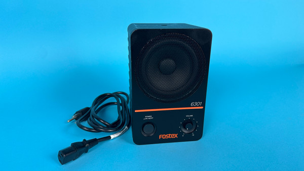 FOSTEX 6301NX ACTIVE MONITOR SPEAKER: amplifier, black, 20w output, analog input (Used)