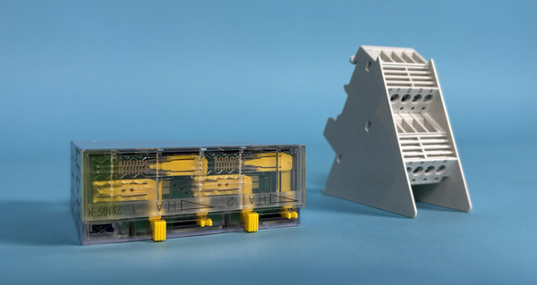 SIEMENS PTM6.2Y10S-M/PTX6.L 2 AO,0-10V,MAN OVRD/LOW VOLT TERM BLOCK: (New)