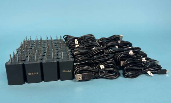 LOT OF 200 BLU US-AR-1000 USB-A TO MICRO USB: w/plug (New)