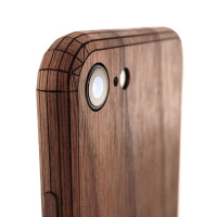 Toast wood iPhone SE (2nd gen) cover in walnut, camera detail.