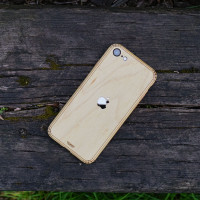 Toast wood iPhone SE (2nd gen) cover in maple.
