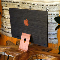 Wooden Apple iMac M1 24 inch, wrapped with Toast cover in ebony with a lyptus wood base/stand.