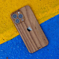 Toast iPhone 14 Pro wood cover in walnut
