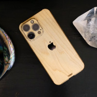 Toast iPhone 15 Pro wood cover in maple for Apple iPhone.