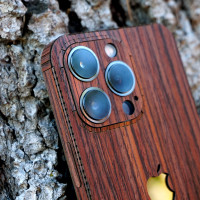 Toast iPhone 15 Pro wood cover in rosewood.