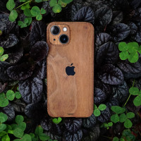 Toast Made Inc. iPhone 15 wood cover in Walnut