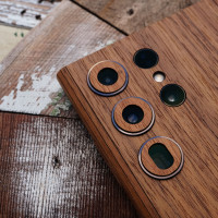 Detail of the camera covers on Toast wood cover fro Samsung S24 Ultra.