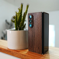 Our classic walnut cover brings natural grip, protection and style to the Fold 7.