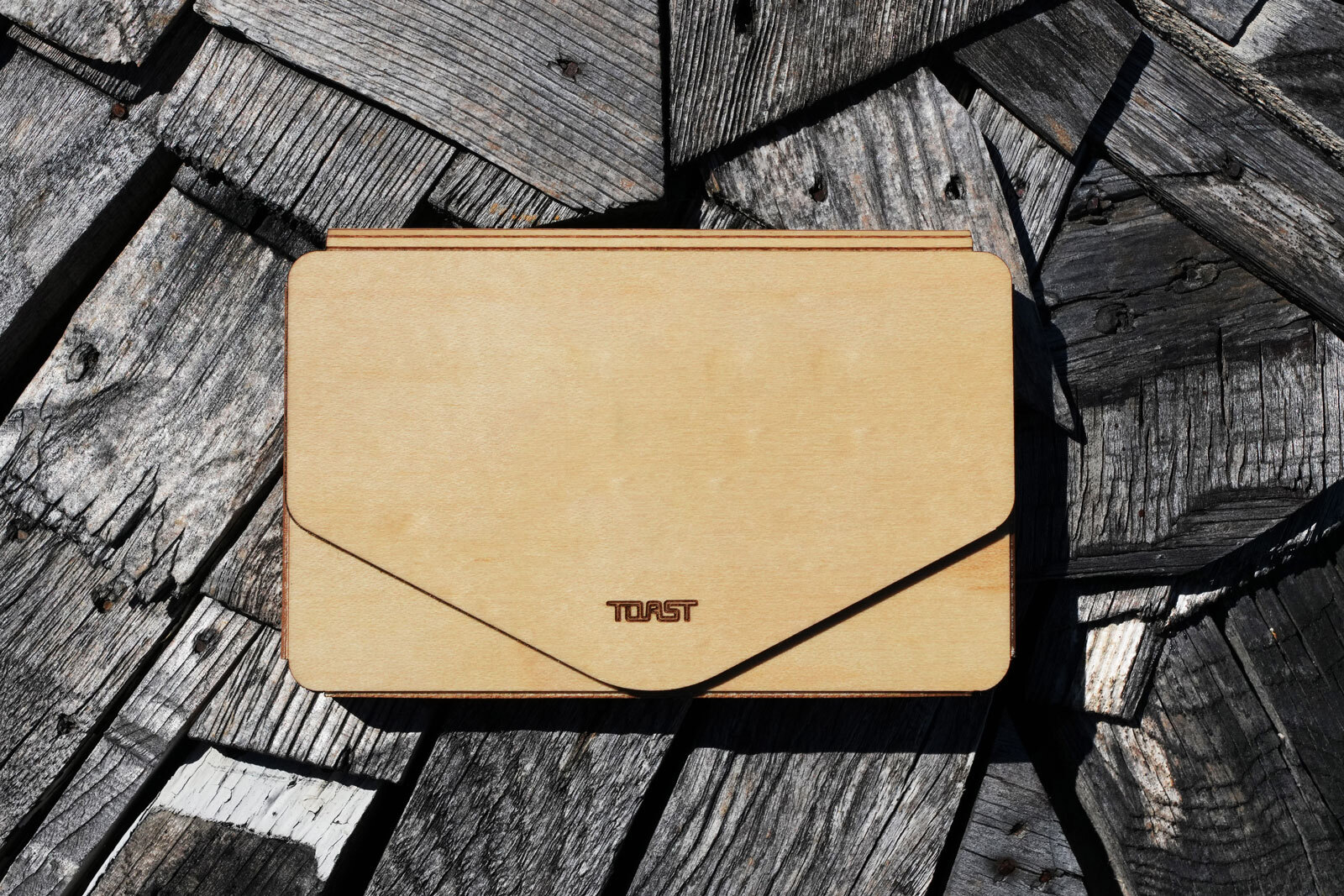bwal-lifestyle-05-plain.jpg Toast Bansai wood wallet lifestyle image