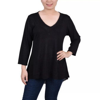 Petite 3/4 Sleeve V-neck Top