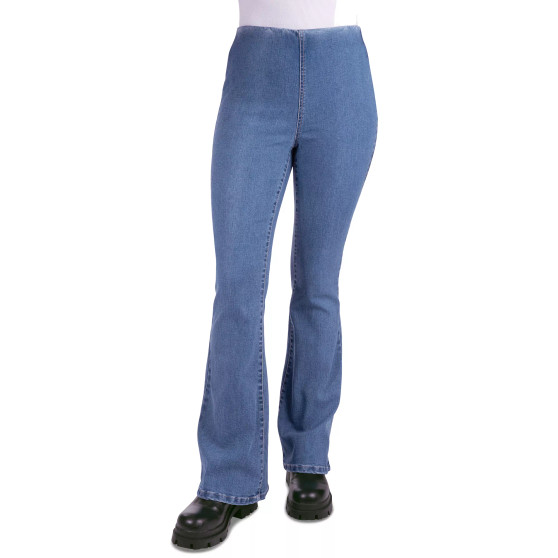 Juniors' Curvy Pull-On Flare-Leg Jeans