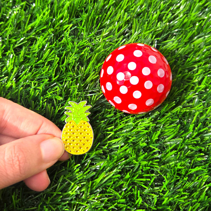 Pineapple Ball Marker adorned with Crystals from Swarovski® with Magnetic Hat Clip