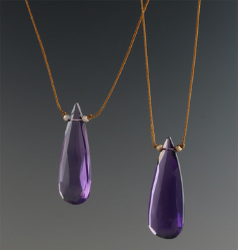 SOLO Elongated Teardrop (dark or light amethyst)