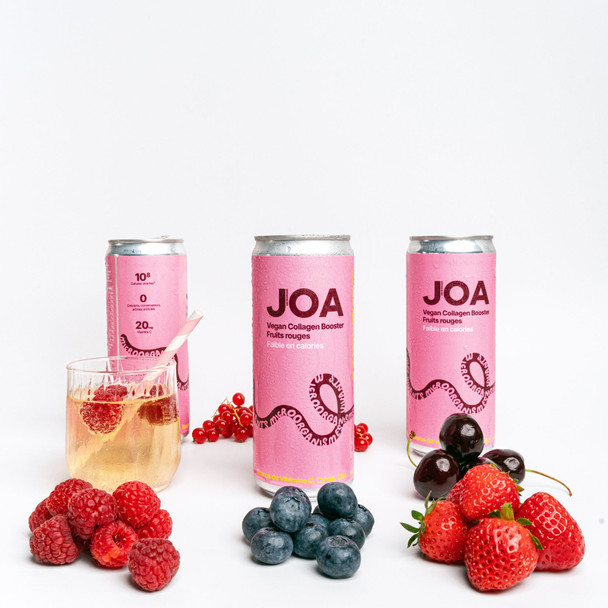 JOA Vegan Collagen Booster Red Berries, bevanda probiotica con vitamina C, zinco e rame per la salute della pelle, lattina da 330 ml con colture vive di Bacillus coagulans e gusto fragola e lampone, bevanda di bellezza ipocalorica prodotta in Francia, design rosa e rosso con nutrienti vegani a supporto del collagene, bevanda funzionale per la salute di capelli, pelle e unghie