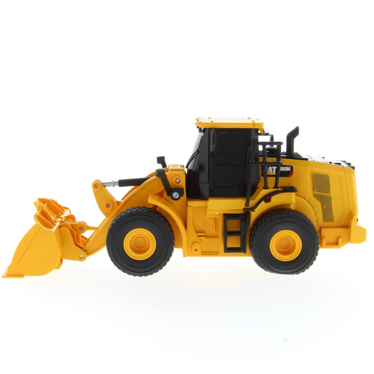 Diecast Masters Caterpillar CAT 950M Wheel Loader 1:35 Scale Radio Control Model